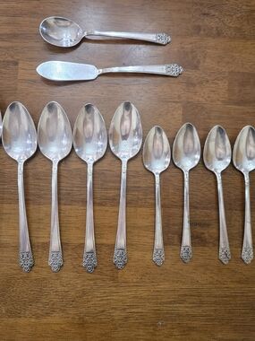 Precious Silverplate 1941 INTERNATIONAL SILVER Lot Of Spoons Serving Place Tea